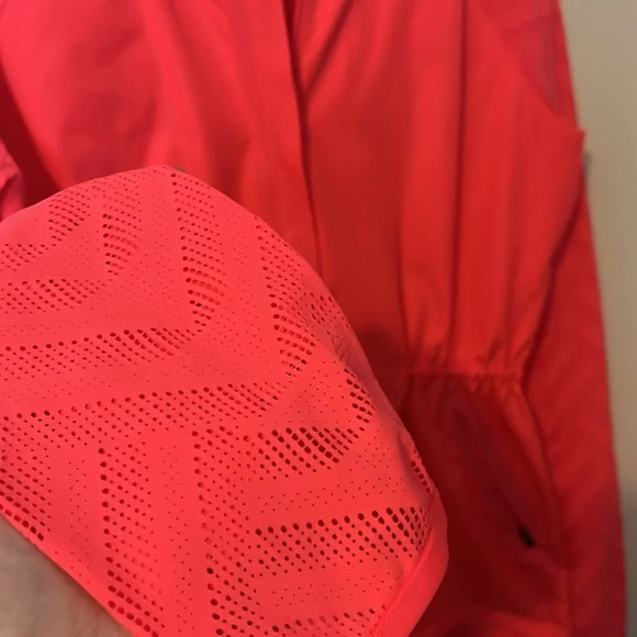 Under Armour UA Heat Gear Windbreaker ArmourVent Hooded Running Jacket Sz M - Picture 5 of 10